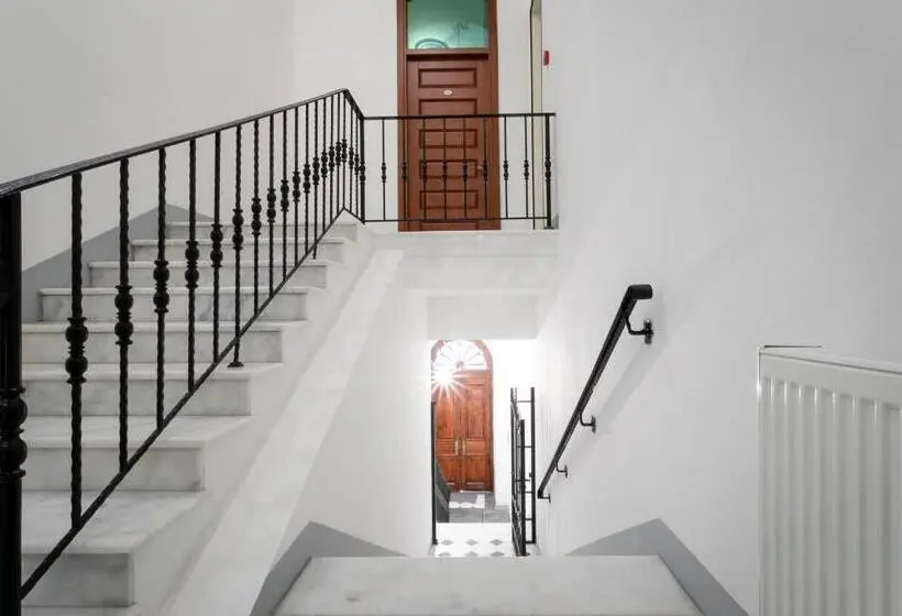اتاق لوکس, Garden İnn Ni̇zami̇