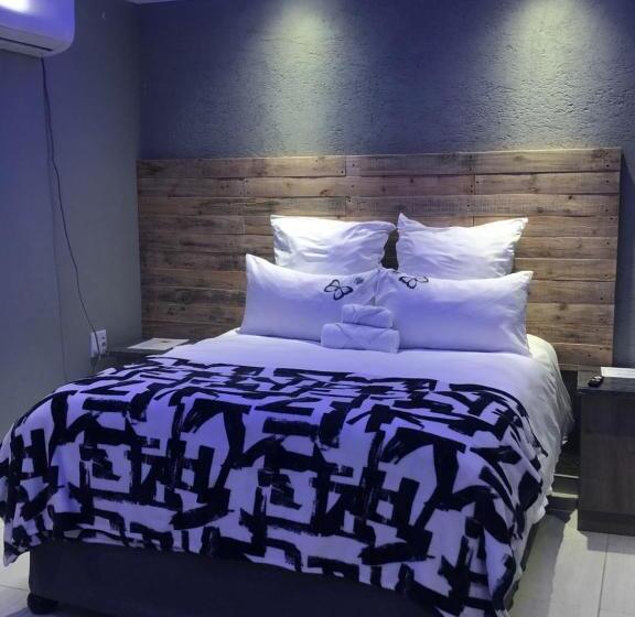 اتاق لوکس, The Nest Overnight And Accommodation Usakos