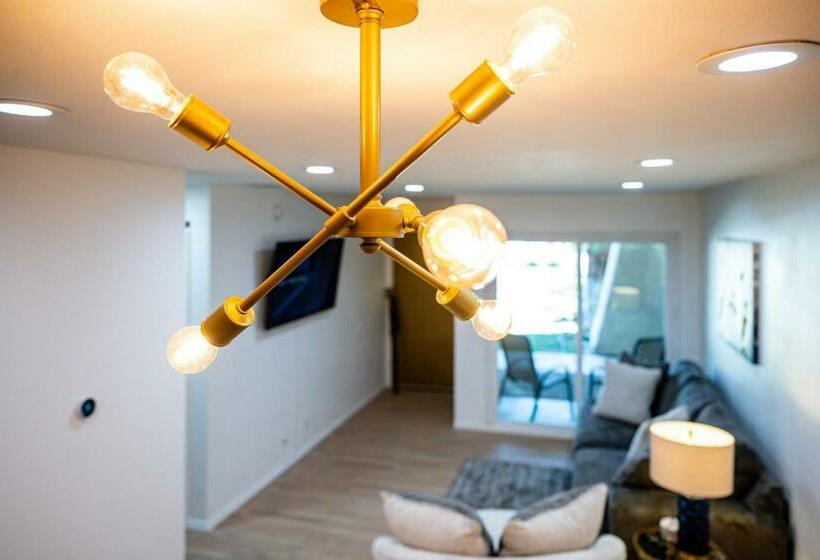 شقة غرفة نوم واحدة بالطابق الأرضى, Palm Springs Blue Desert Condo!