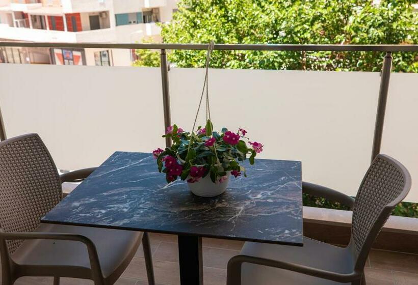 庭の見える１ベッドルームアパートメント, Vlore Luxury Apartaments Fael