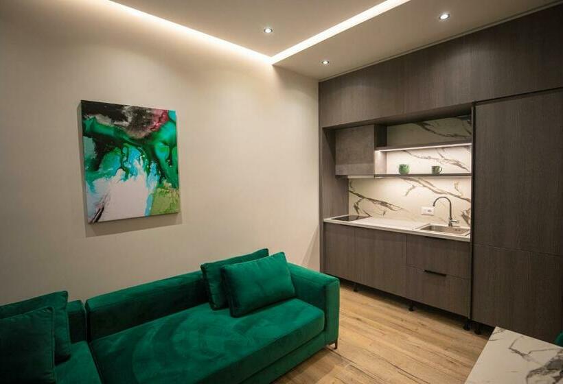 庭の見える１ベッドルームアパートメント, Vlore Luxury Apartaments Fael