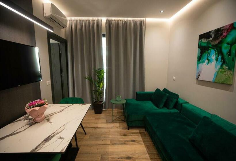 庭の見える１ベッドルームアパートメント, Vlore Luxury Apartaments Fael