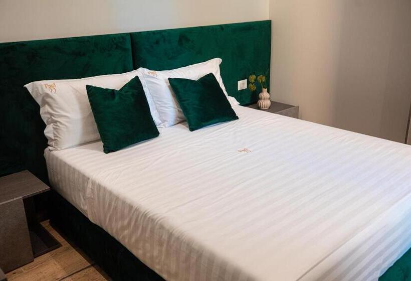 庭の見える１ベッドルームアパートメント, Vlore Luxury Apartaments Fael