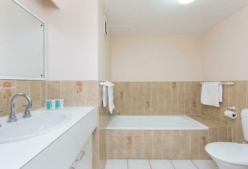 דירת שלושה חדרים, Capricornia Apartments