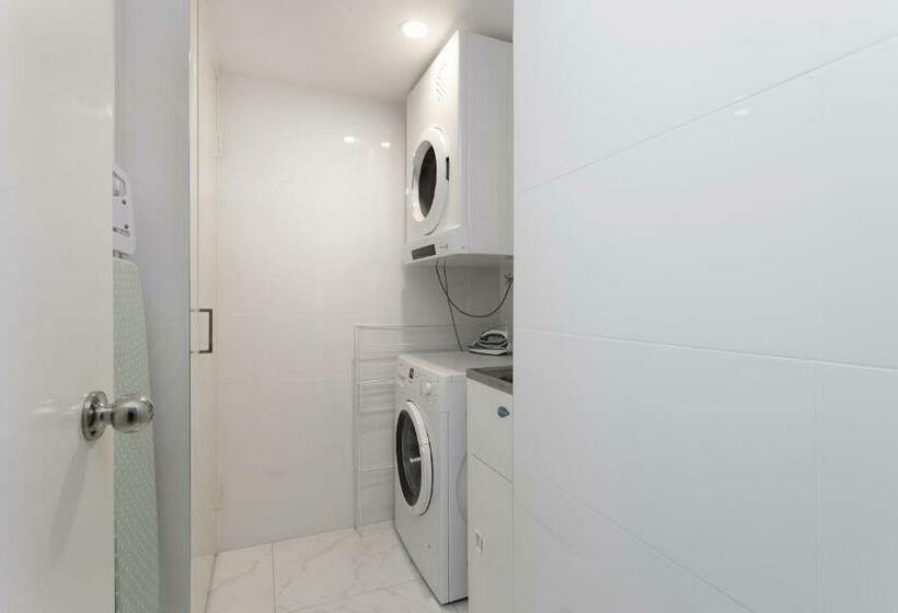 침실 2개 아파트, Capricornia Apartments