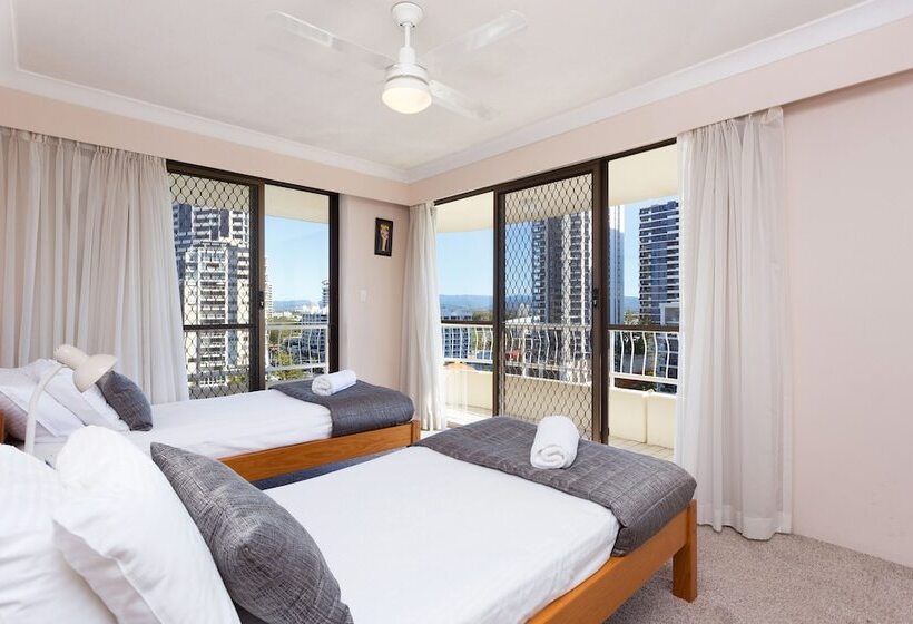 דירת שלושה חדרים, Capricornia Apartments