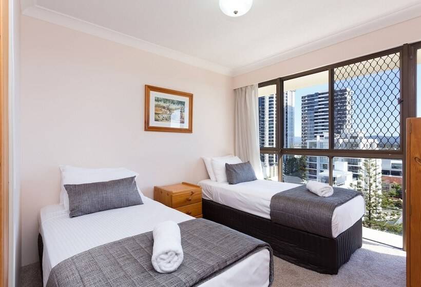 דירת שלושה חדרים, Capricornia Apartments