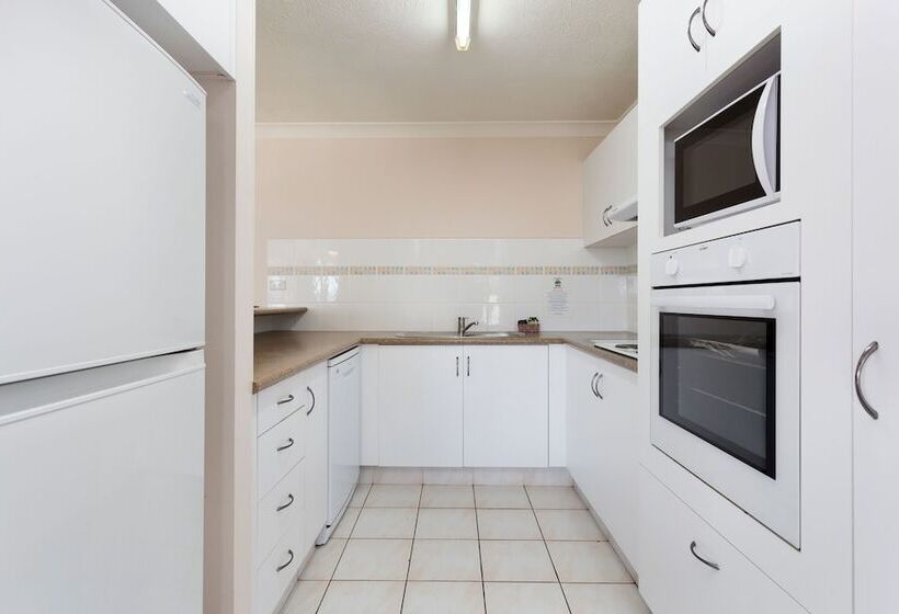 דירת שלושה חדרים, Capricornia Apartments