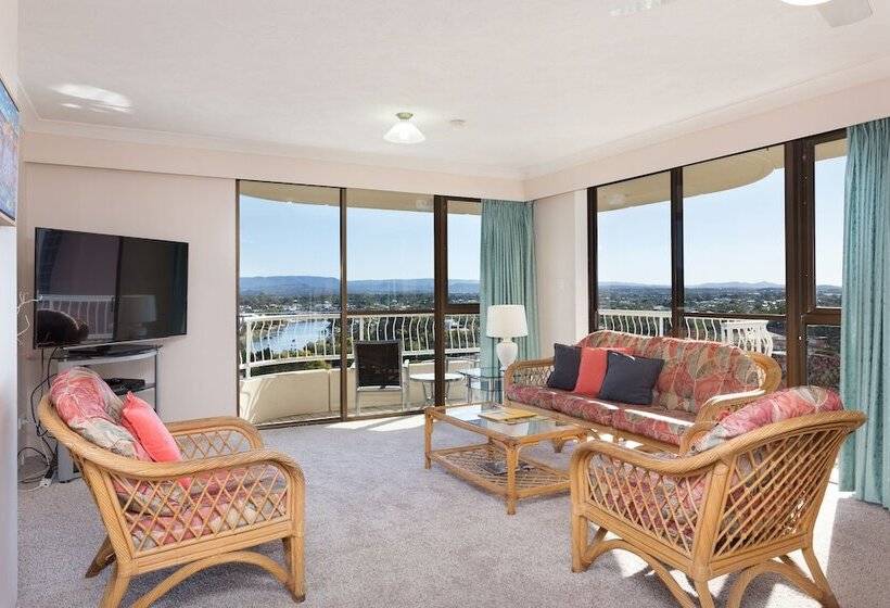 דירת שלושה חדרים, Capricornia Apartments