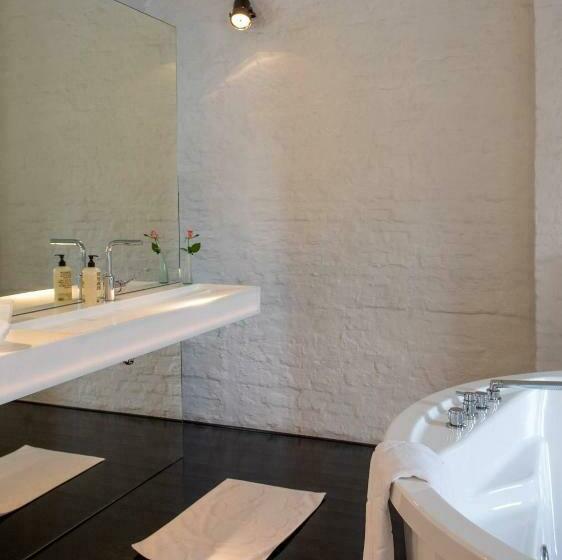 سوییت لوکس, B&b Suites Feek