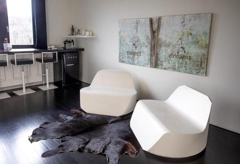 جناح عائلي, B&b Suites Feek