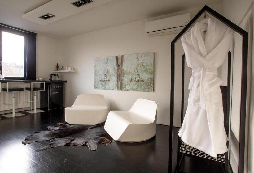 جناح عائلي, B&b Suites Feek