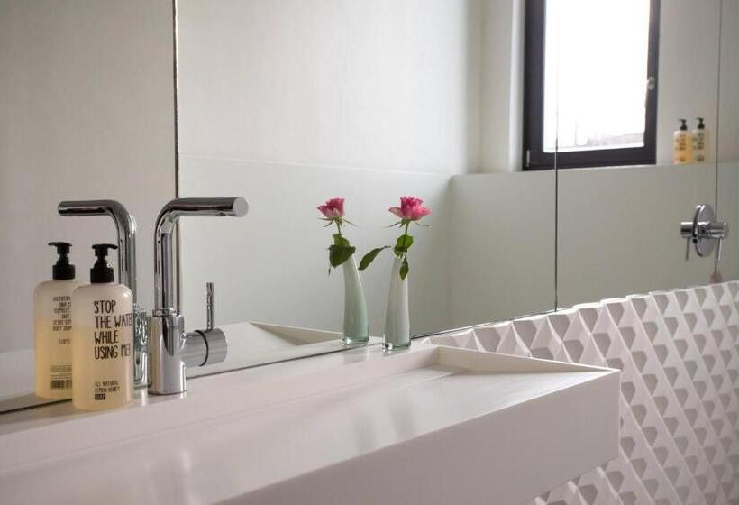 جناح عائلي, B&b Suites Feek