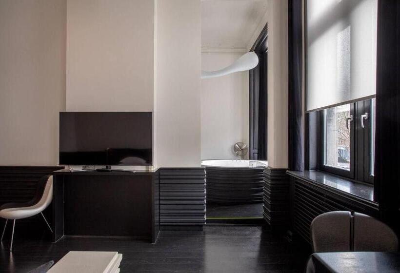 سوئیت با تخت بزرگ, B&b Suites Feek