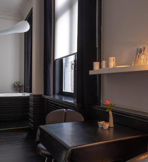 جناح سرير كينج, B&b Suites Feek