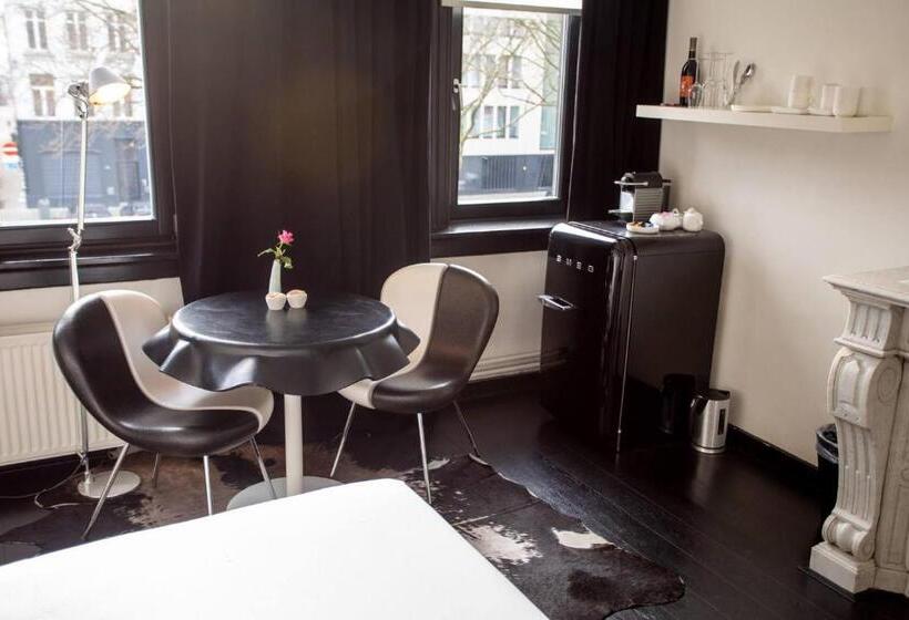 سوییت جونیور, B&b Suites Feek