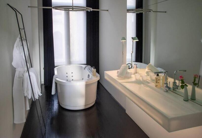 سوییت جونیور, B&b Suites Feek