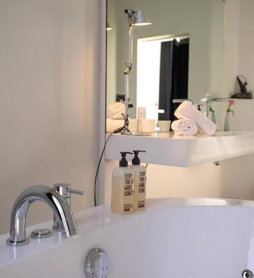 سوییت جونیور, B&b Suites Feek