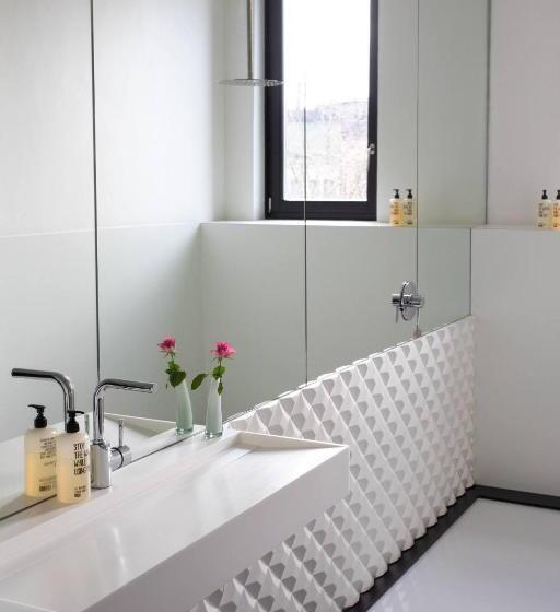 سوییت خانوادگی, B&b Suites Feek