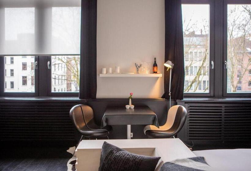 جناح سرير كينج, B&b Suites Feek