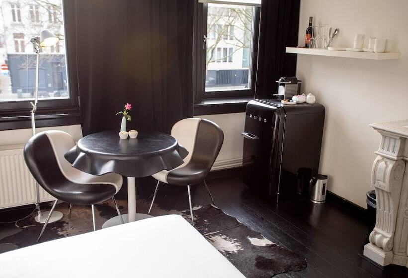 سوییت جونیور, B&b Suites Feek