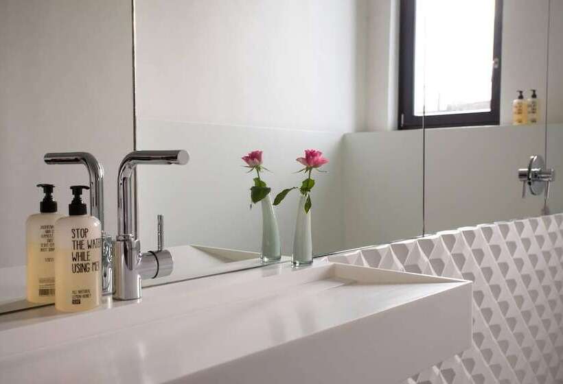 سوییت خانوادگی, B&b Suites Feek