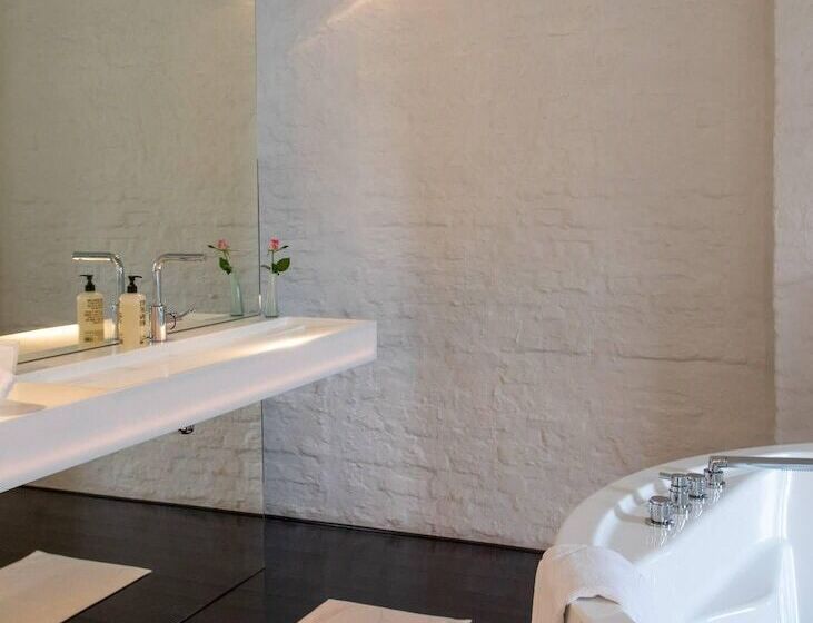 سوییت لوکس, B&b Suites Feek