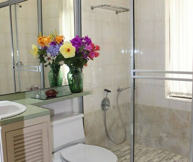 غرفة قياسية, California Pacho