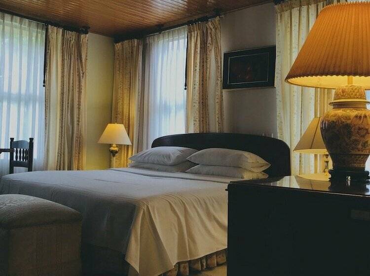 غرفة سوبيريور ثلاثية, California Pacho