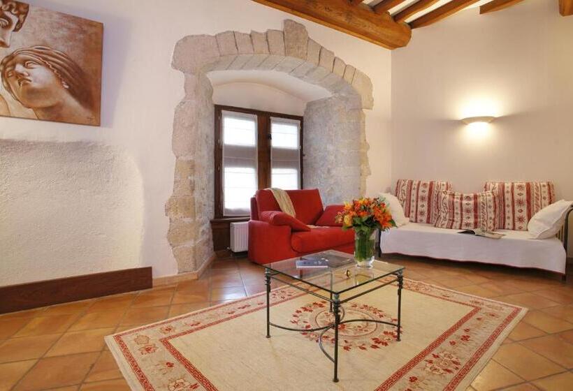 Трехместный Номер Престиж, Chateau Chapeau Cornu