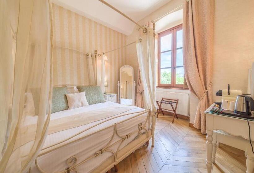 Королевский Номер, Chateau Chapeau Cornu