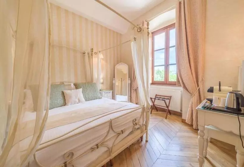 ロイヤルルーム, Chateau Chapeau Cornu