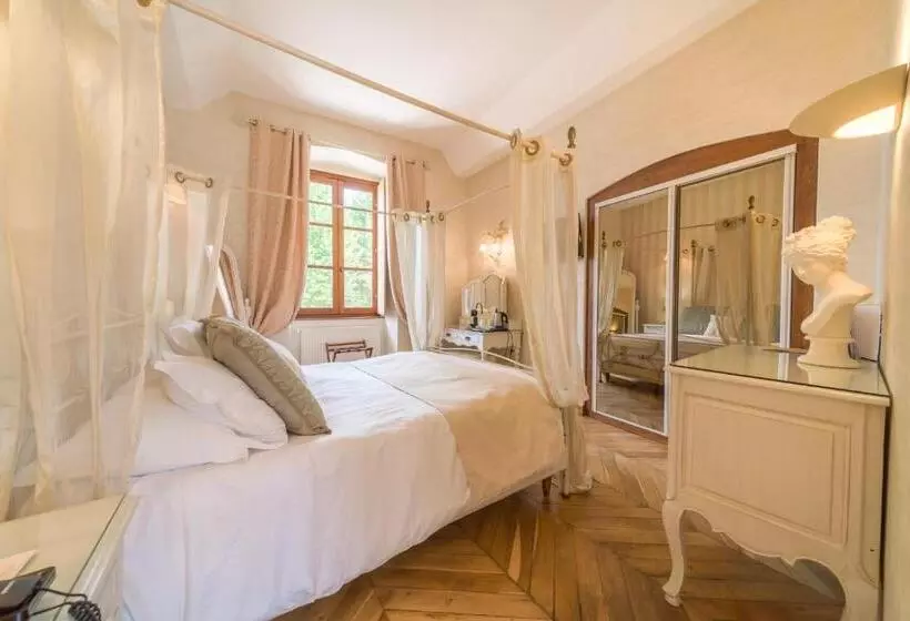 ロイヤルルーム, Chateau Chapeau Cornu