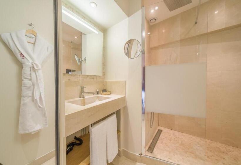 Королевский Номер, Chateau Chapeau Cornu