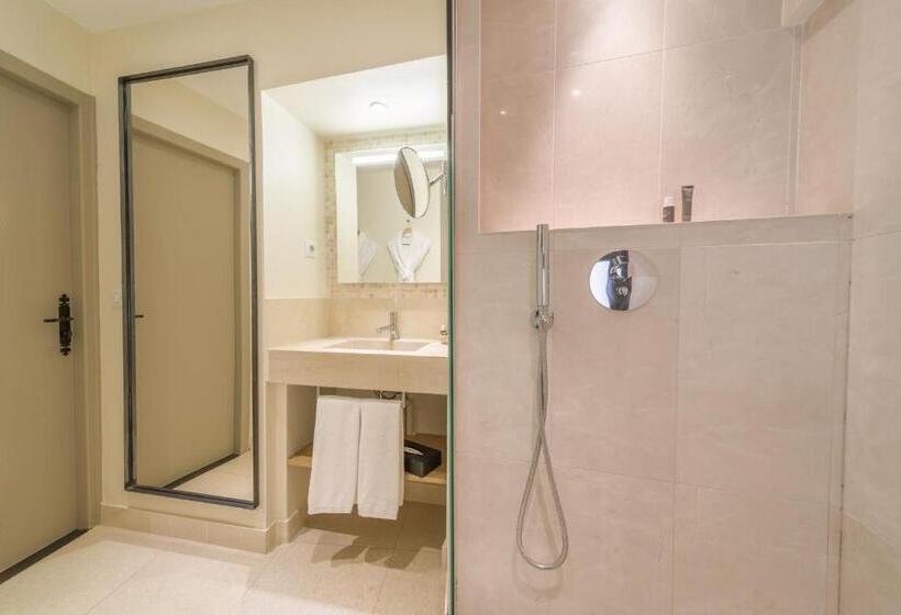 Королевский Номер, Chateau Chapeau Cornu