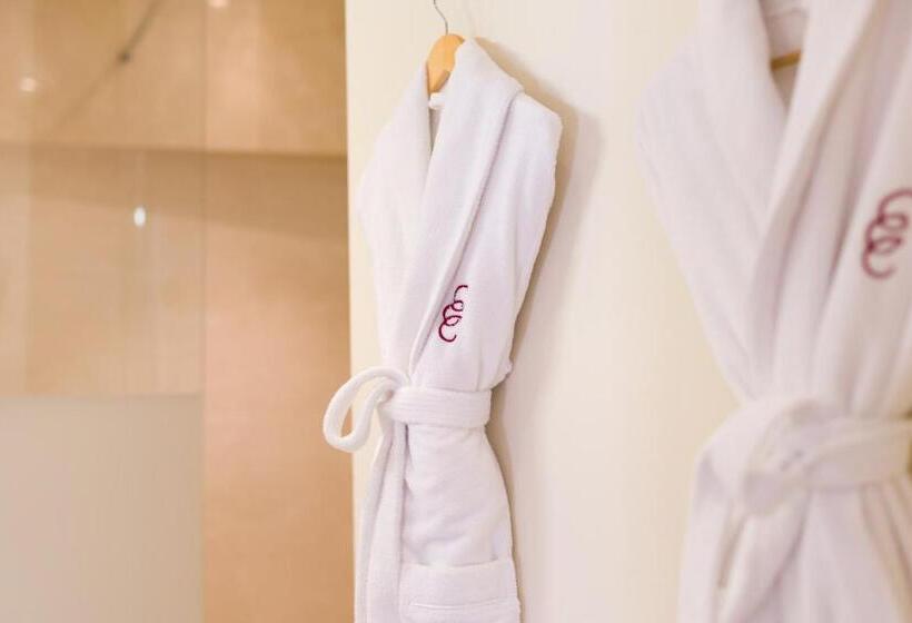 Королевский Номер, Chateau Chapeau Cornu