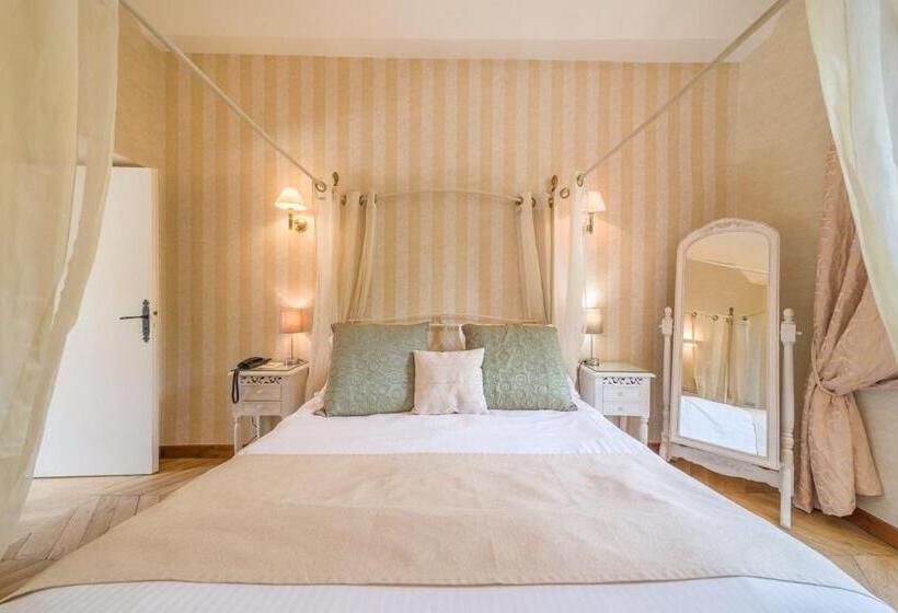Королевский Номер, Chateau Chapeau Cornu