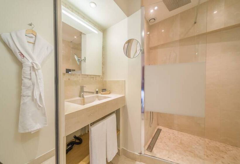 Королевский Номер, Chateau Chapeau Cornu