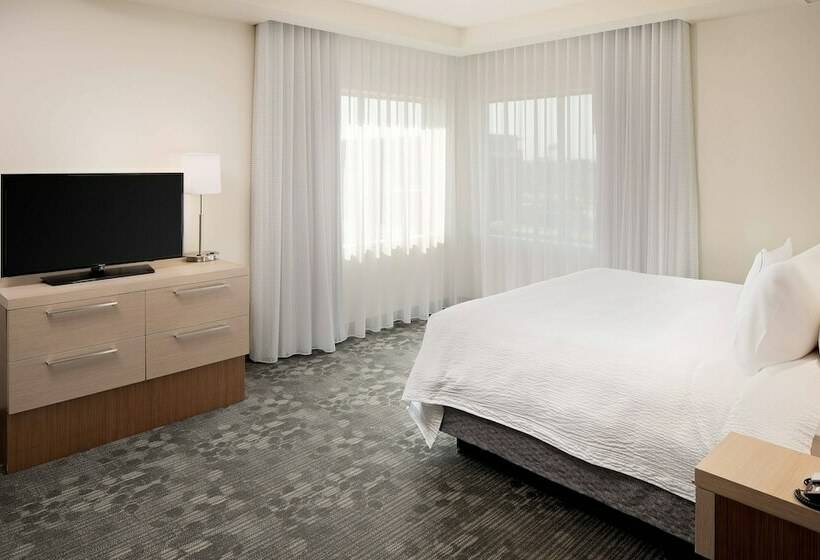 スイート, Courtyard By Marriott Dallas Carrollton And Carrollton Conference Center