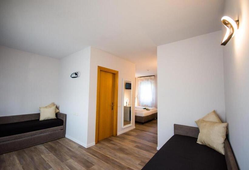 غرفة عائلية, Eden