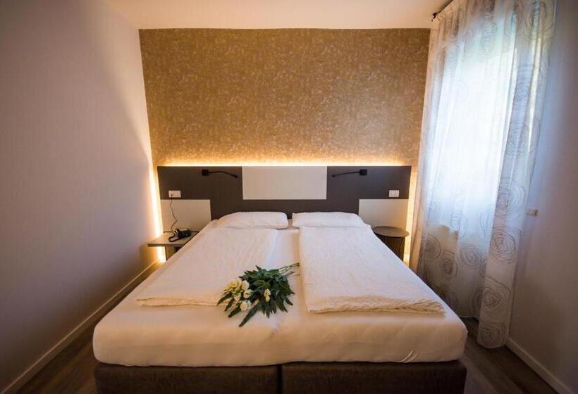 غرفة عائلية, Eden