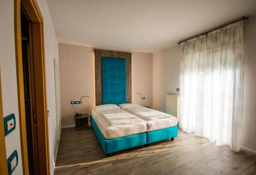 غرفة ديلوكس, Eden