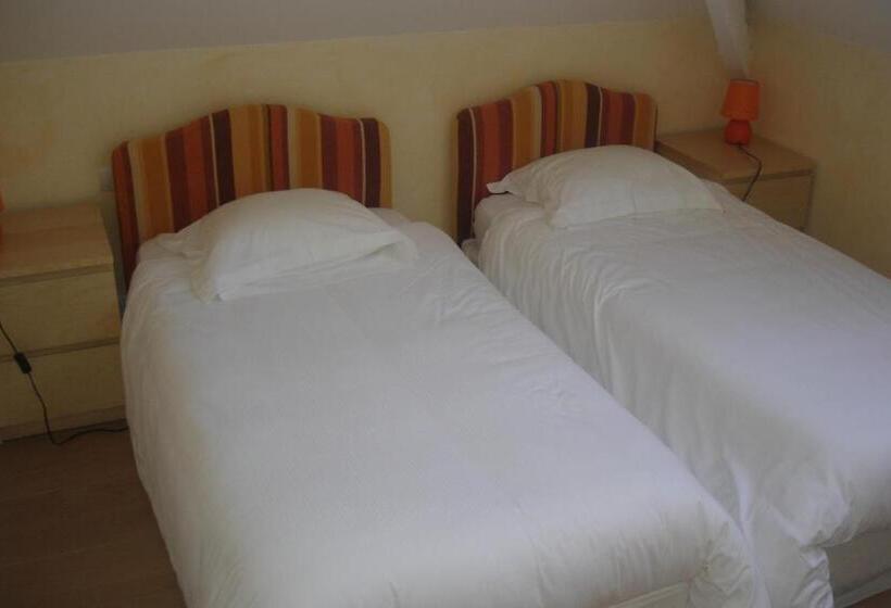 패밀리 룸, La Bastie D Urfe