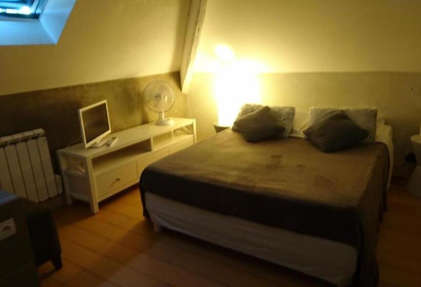 펜트하우스 룸, La Bastie D Urfe