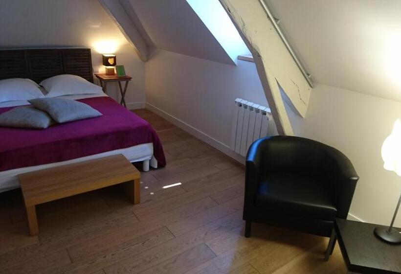 펜트하우스 룸, La Bastie D Urfe