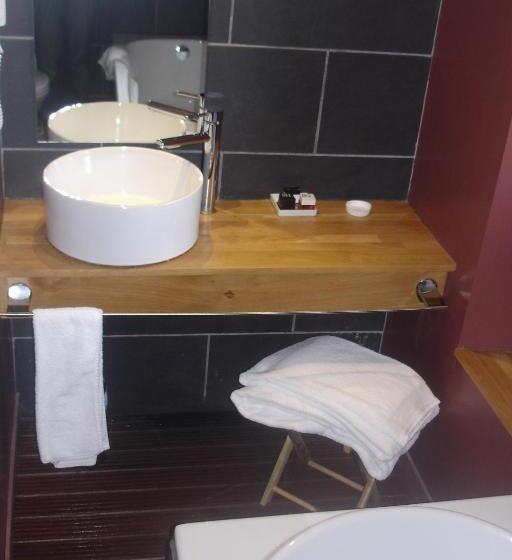 기본룸, La Bastie D Urfe