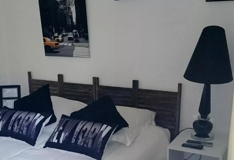 ベーシックルーム, La Bastie D Urfe
