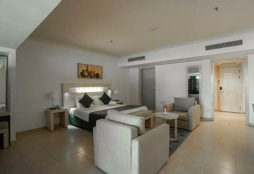 اتاق خانوادگی با چشم‌انداز استخر, Movenpick Waterpark Resort & Spa Soma Bay