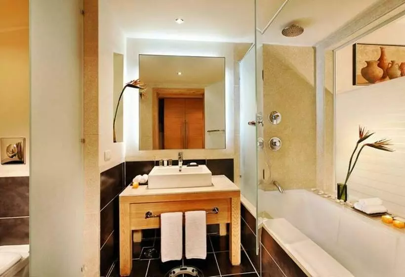 Deluxe Suite King Bed, Movenpick Waterpark Resort & Spa Soma Bay