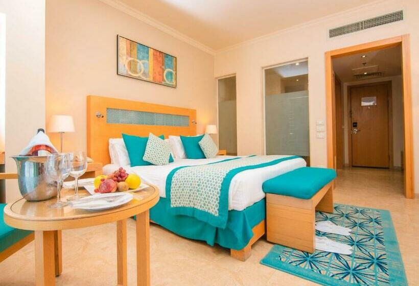 اتاق خانوادگی با چشم‌انداز استخر, Movenpick Waterpark Resort & Spa Soma Bay